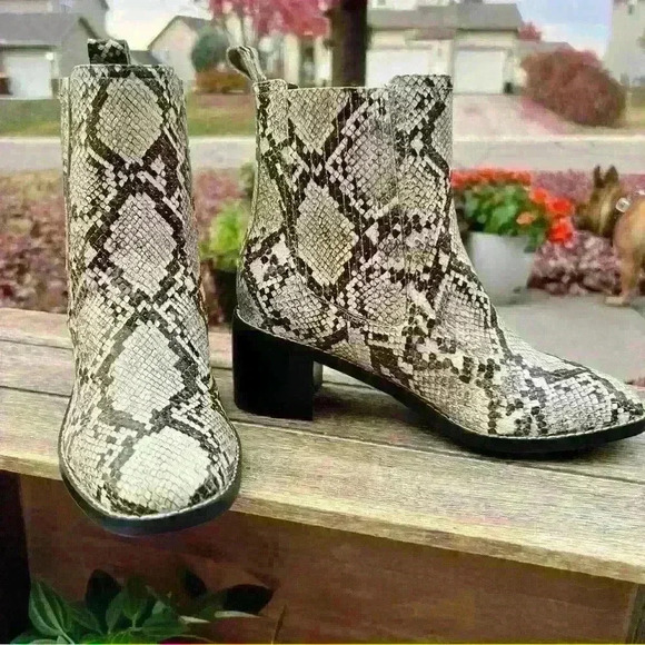 New NORDSTROM LEATHER Snakeskin Style Booties - So Cute! Size 6 MSRP: $89.00 - Picture 11 of 15